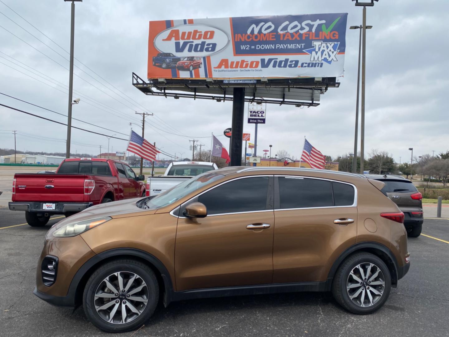 2017 BROWN Kia Sportage EX FWD (KNDPN3AC2H7) with an 2.4L V6 DOHC 24V engine, 6A transmission, located at 420 I-35E, Lancaster, TX, 75146, (469) 297-4144, 32.593929, -96.823685 - Photo#0